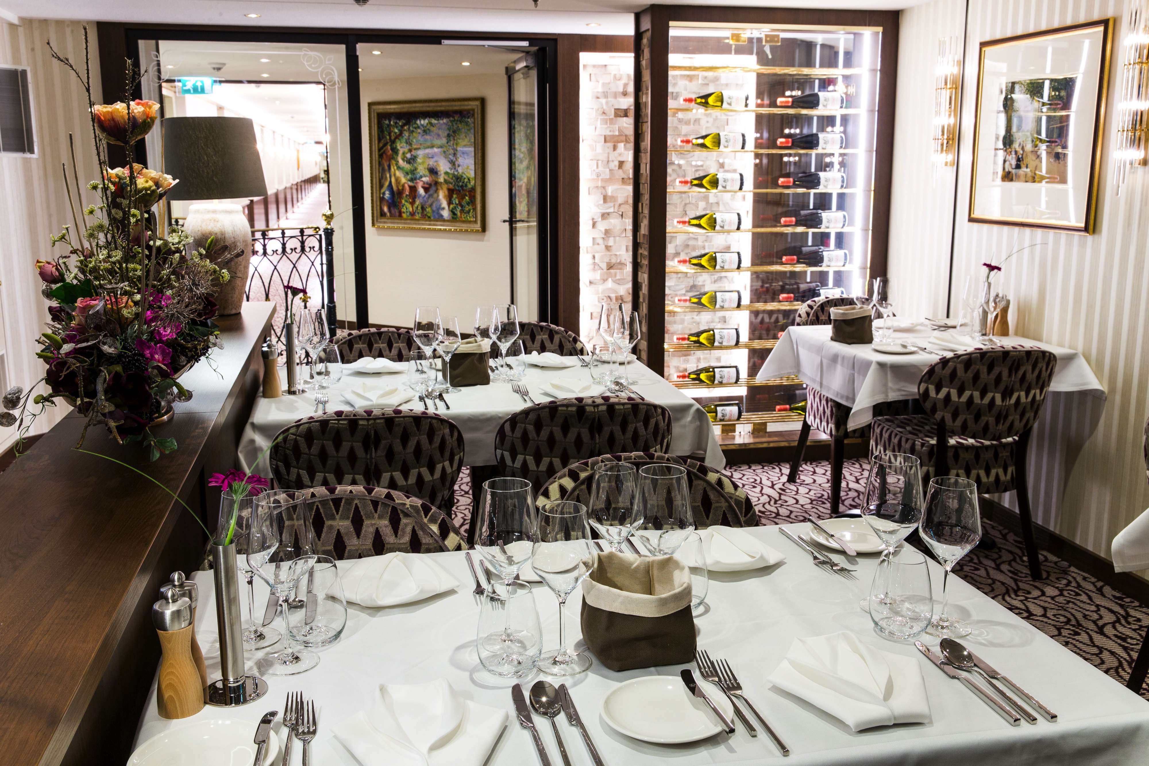 MS Thomas Hardy - Riverview Kitchen